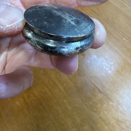 Round metal collectible - round,