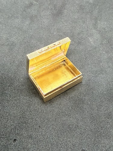 Solid 9ct yellow gold pill - solid,